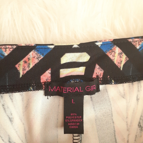 MATERIAL GIRL HIGH-WAISTED GEOMETRIC PRINT ROUND HEM WOMEN'S SMALL/ JR LARGE - Picture 4 of 10